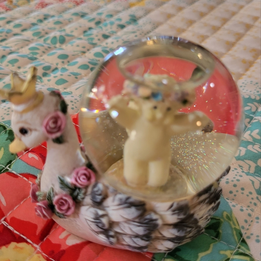 Dreamscicles water globe " Swan Ride"